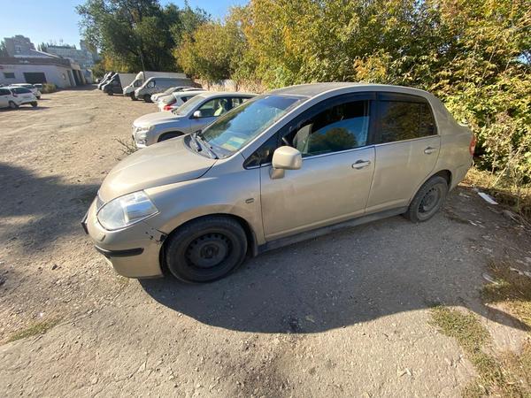Nissan Tiida 2011, фото 2