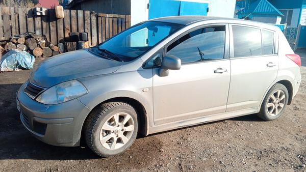 Nissan Tiida 2011, фото 2