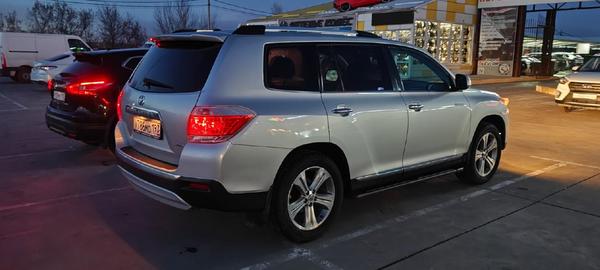 Toyota Highlander 2011, фото 2