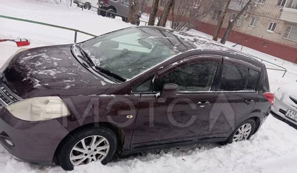 Nissan Tiida 2010, фото 3