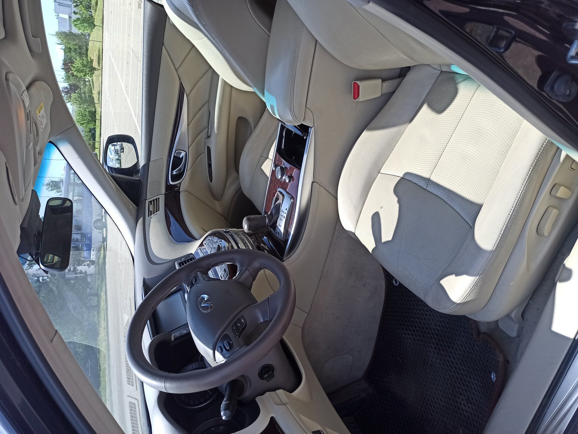 Infiniti Q70