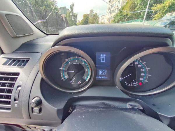 Toyota Land Cruiser Prado 2012, фото 5