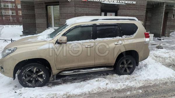Toyota Land Cruiser Prado 2010, фото 2