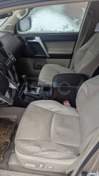 Toyota Land Cruiser Prado 2010, фото 6