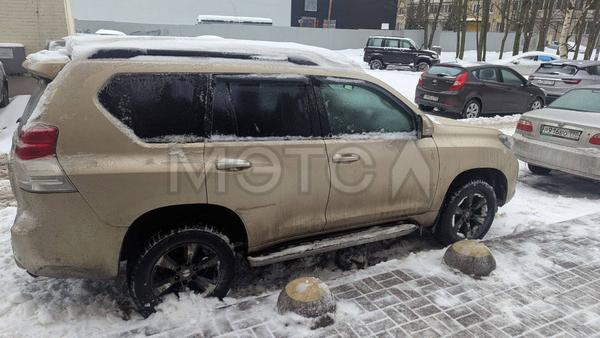 Toyota Land Cruiser Prado 2010, фото 3