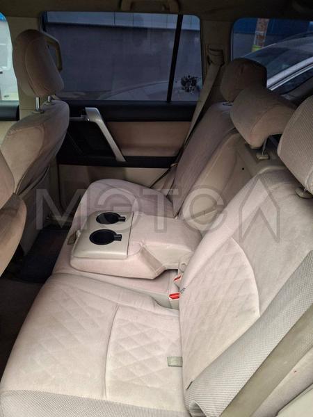 Toyota Land Cruiser Prado 2010, фото 6