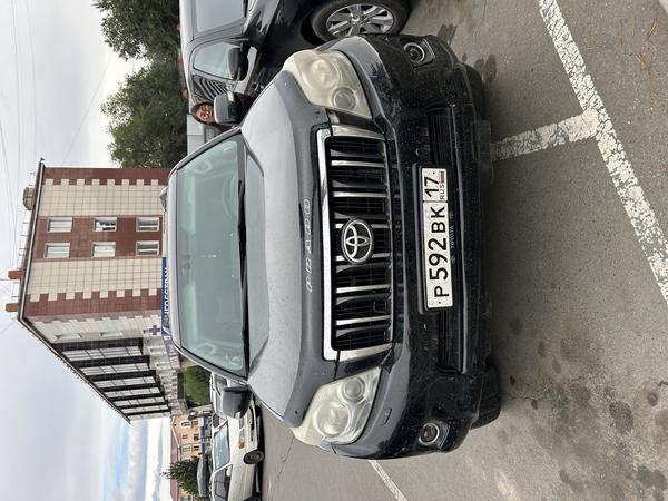 Toyota Land Cruiser Prado 2010, фото 2