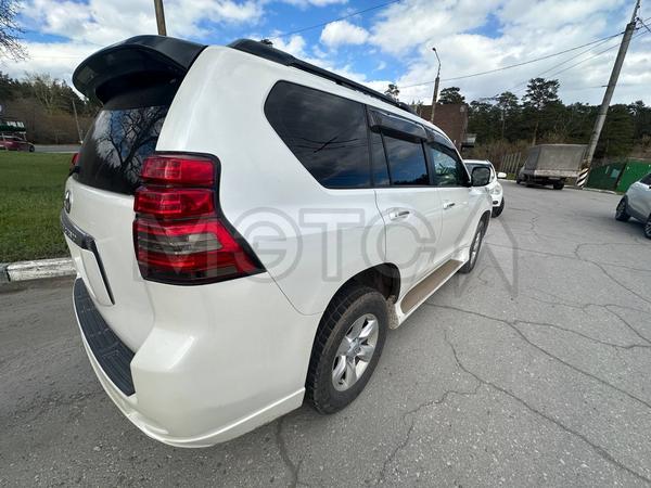 Toyota Land Cruiser Prado 2011, фото 8