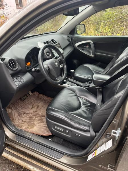 Toyota RAV4 2010, фото 5