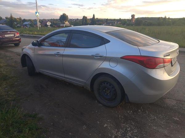 Hyundai Elantra 2011, фото 2