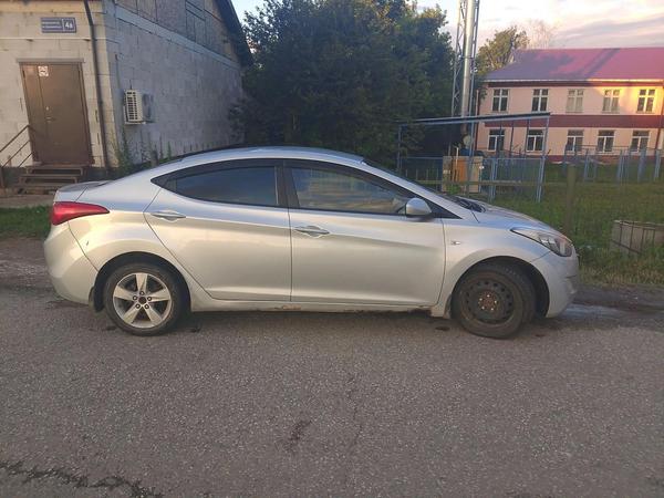 Hyundai Elantra 2011, фото 4