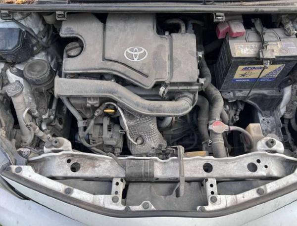 Toyota Vitz 2002, фото 2