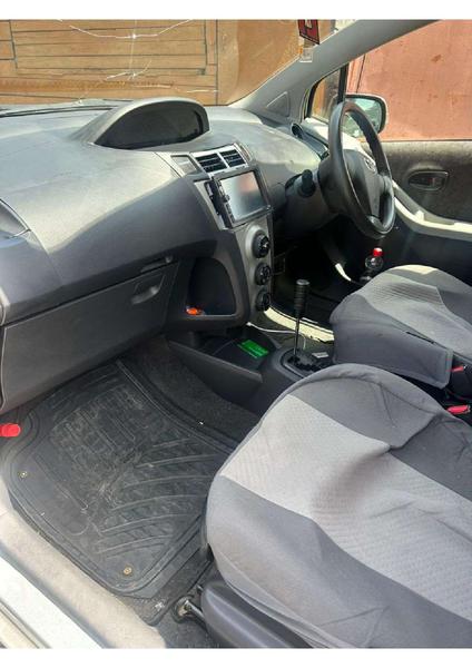 Toyota Vitz 2009, фото 10