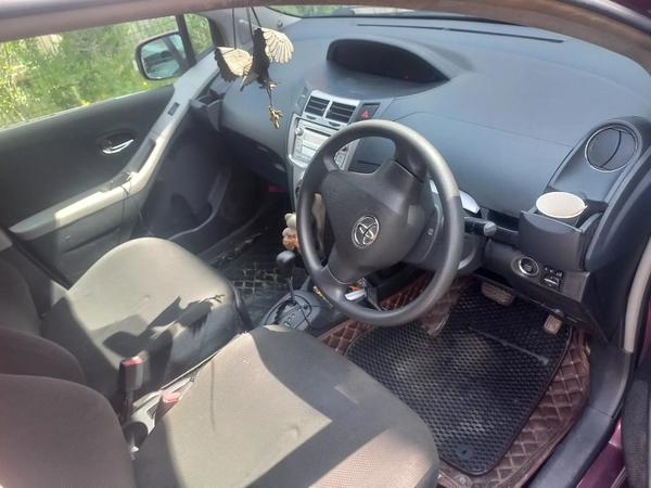 Toyota Vitz 2009, фото 2
