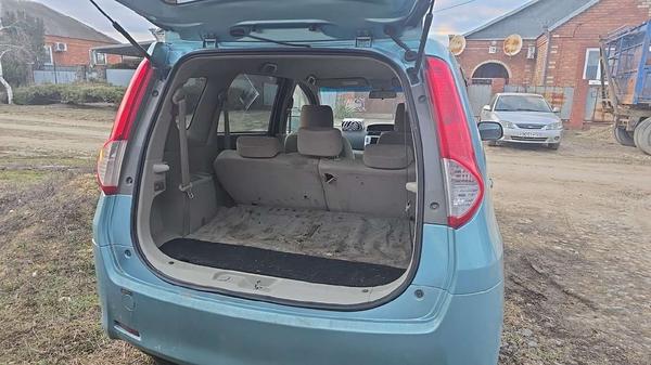 Toyota Passo Sette 2009, фото 4