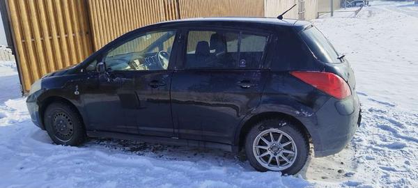 Nissan Tiida 2004, фото 3