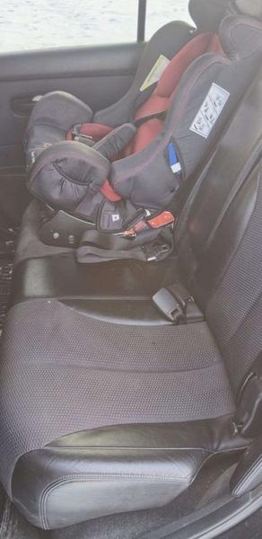 Nissan Tiida 2004, фото 2