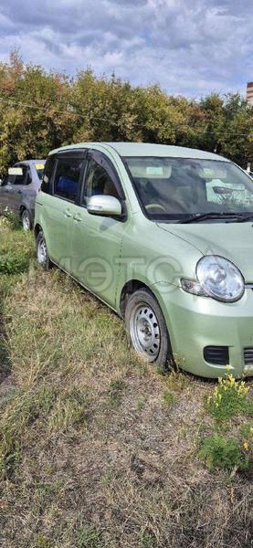 Toyota Sienta 2013, фото 3