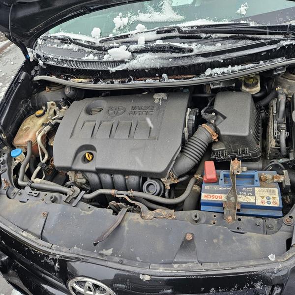Toyota Auris 2010, фото 7