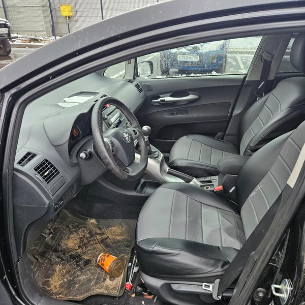 Toyota Auris 2010, фото 5