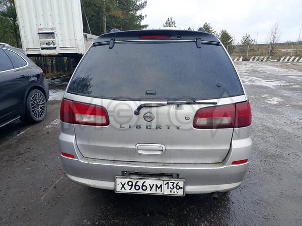 Nissan Liberty 2001, фото 2