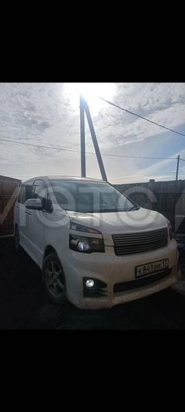 Toyota Voxy 2011, фото 3