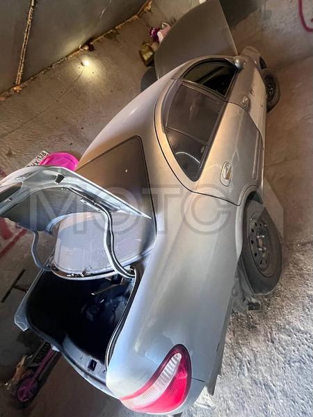 Nissan Не указана 2001, фото 2
