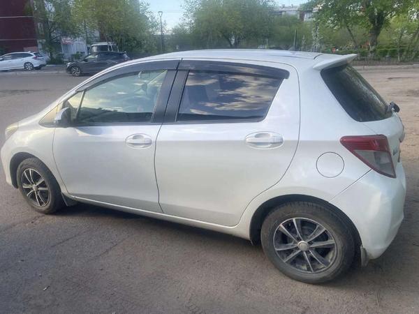 Toyota Vitz 2013, фото 2