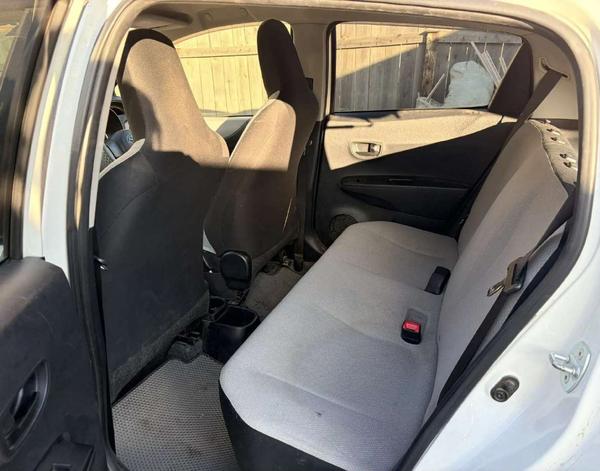 Toyota Vitz 2013, фото 5