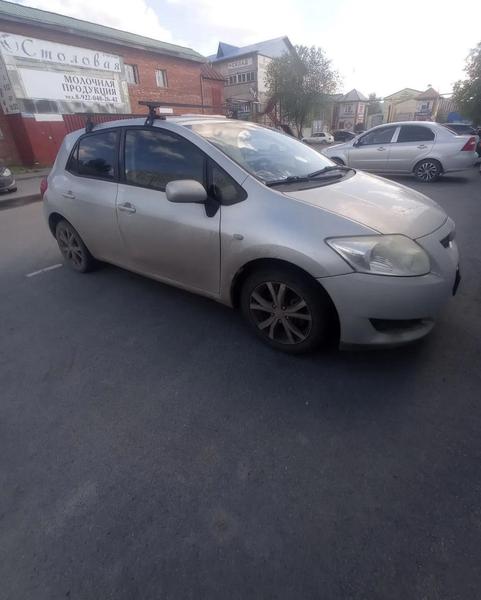 Toyota Auris 2009, фото 2