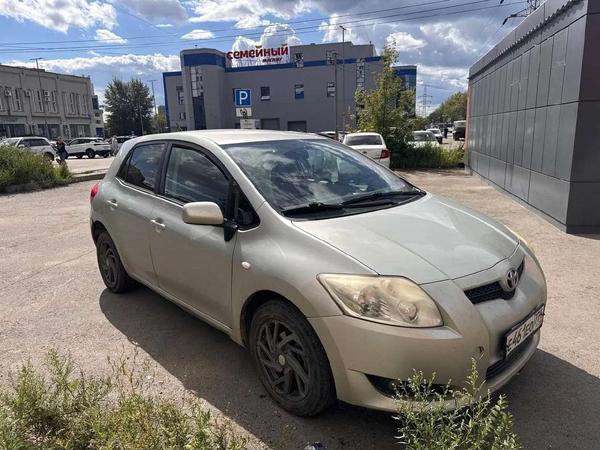 Toyota Auris 2008, фото 2
