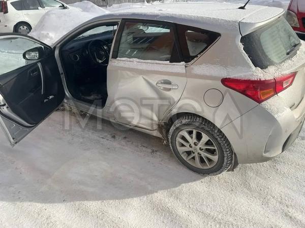 Toyota Auris 2013, фото 2