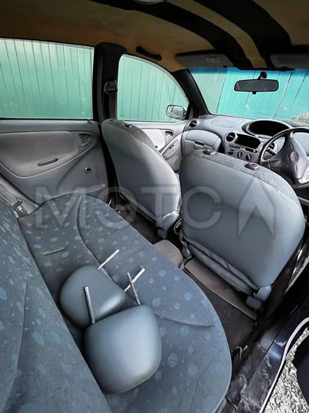 Toyota Vitz 2001, фото 6