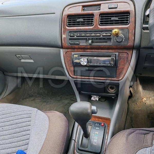 Toyota Camry 1985, фото 18