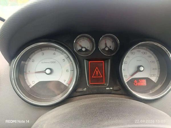 Peugeot 308 2009, фото 8