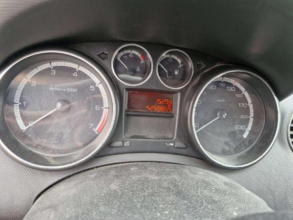 Peugeot 308 2010, фото 12
