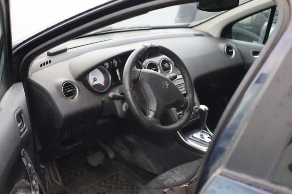 Peugeot 308 2009, фото 9
