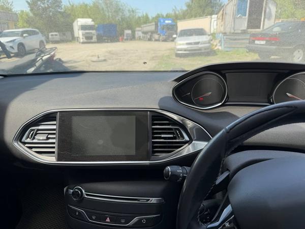 Peugeot 308 2015, фото 2