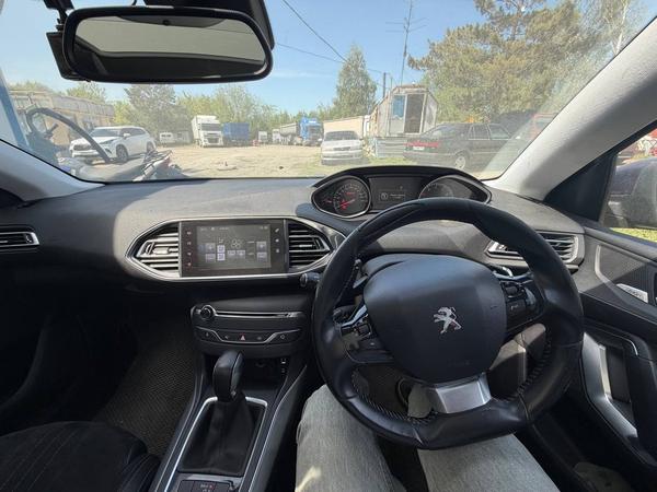 Peugeot 308 2015, фото 3