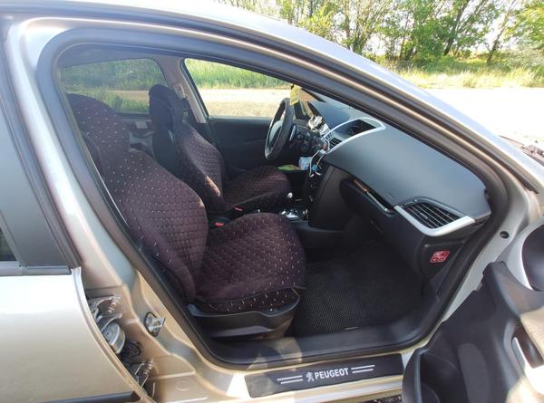 Peugeot 207 2009, фото 9