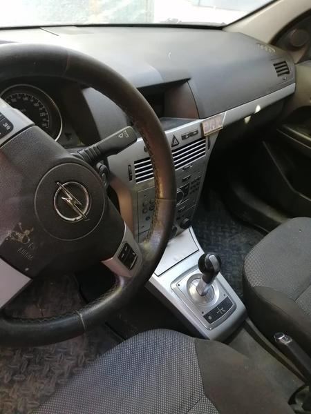 Opel Astra 2009, фото 2
