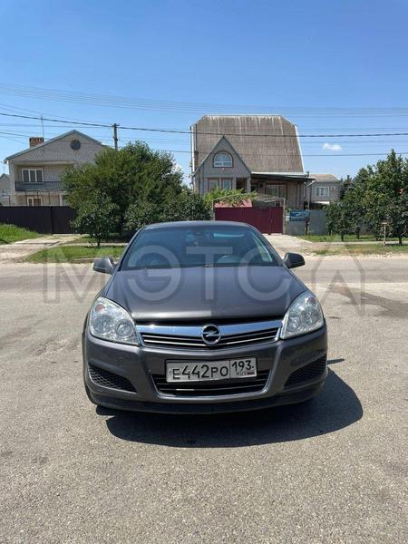 Opel Astra 2010, фото 2