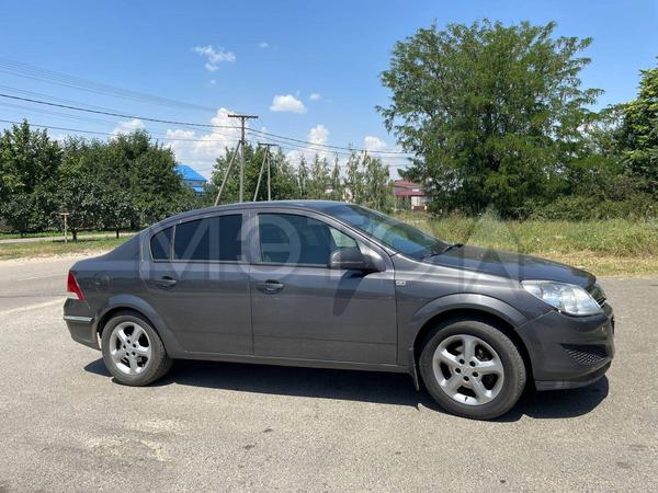 Opel Astra 2010, фото 3