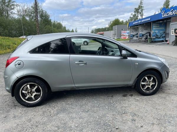 Opel Corsa 2011, фото 2