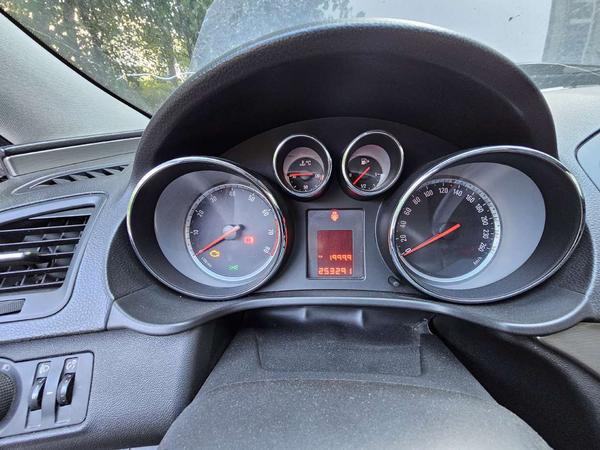 Opel Insignia 2010, фото 7