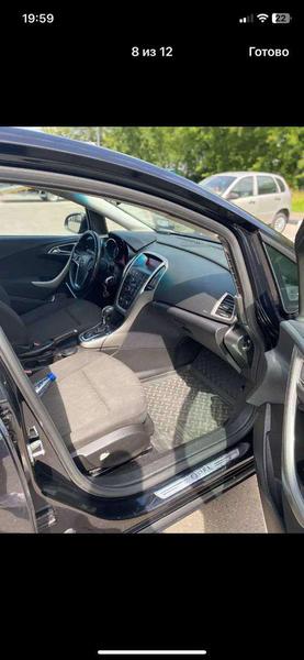 Opel Astra 2010, фото 2