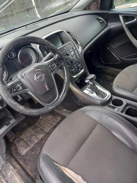 Opel Astra 2010, фото 14