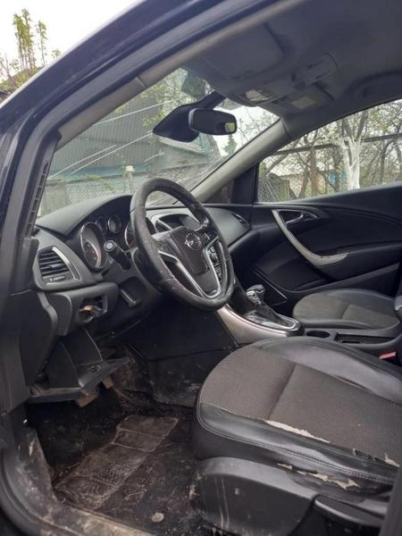 Opel Astra 2010, фото 11