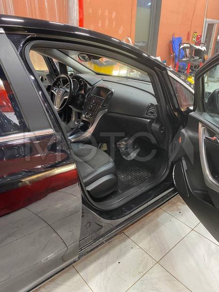 Opel Astra 2010, фото 4