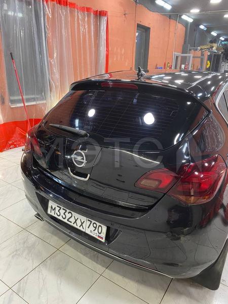 Opel Astra 2010, фото 2